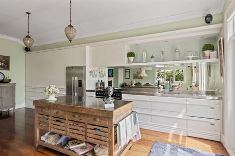 Photo of property in 122 Hine Street, New Plymouth, 4310