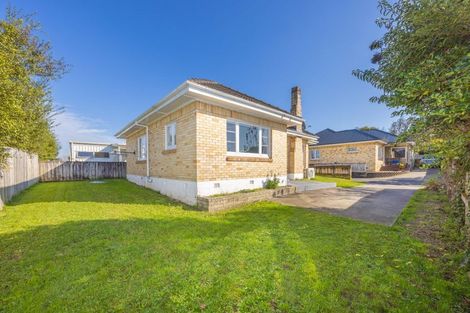 Photo of property in 15 Carey Street, Maeroa, Hamilton, 3200