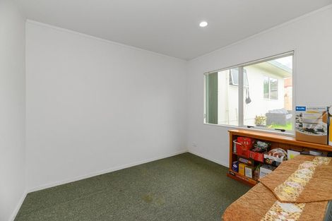 Photo of property in 60 Hewlett Road, Massey, Auckland, 0614