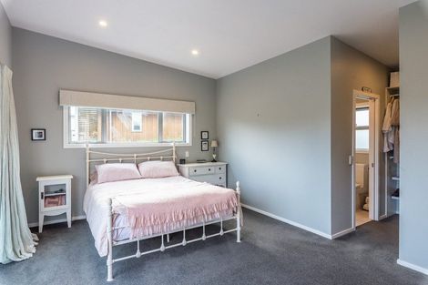 Photo of property in 6 Olliver Grove, Waikanae Beach, Waikanae, 5036