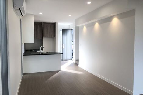 Photo of property in 5/21 Akoranga Drive, Northcote, Auckland, 0627