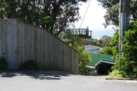 Photo of property in 70 Ranui Crescent, Khandallah, Wellington, 6035