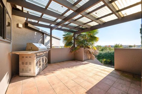 Photo of property in 10 Strata View, Western Heights, Hamilton, 3200