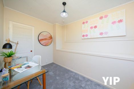 Photo of property in 139 Ruskin Road, Newlands, Wellington, 6037