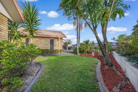 Photo of property in 13 Bridgehead Cove, West Harbour, Auckland, 0618