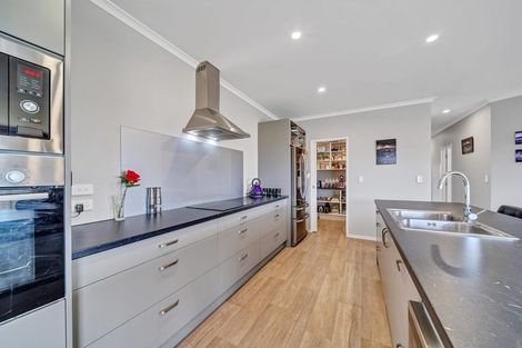 Photo of property in 8 Reremoana Close, Hawera, 4610