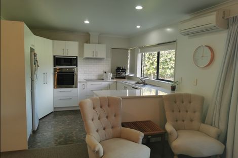 Photo of property in 33 Saint James Drive, Huntington, Hamilton, 3210