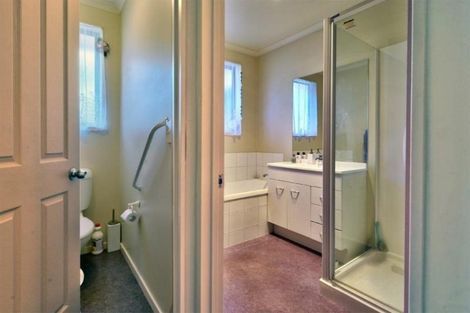 Photo of property in 2 Plumstead Rise, Glen Eden, Auckland, 0602