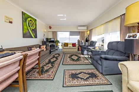 Photo of property in 1/14 Great South Road, Manurewa, Auckland, 2102