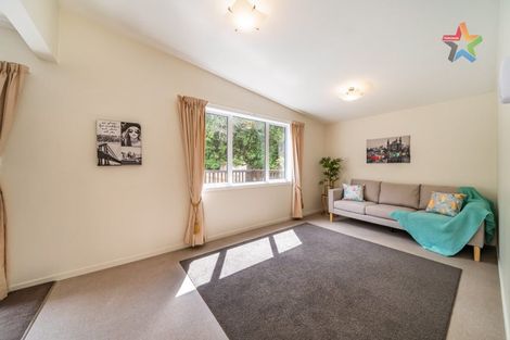 Photo of property in 28 Lincoln Avenue, Tawa, Wellington, 5028