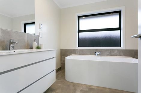 Photo of property in 6 Lewis Way, Cambridge, 3434