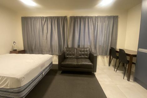 Photo of property in 8d Schnapper Rock Road, Schnapper Rock, Auckland, 0632