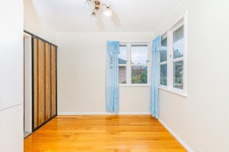Photo of property in 9 Maunder Place, New Lynn, Auckland, 0600