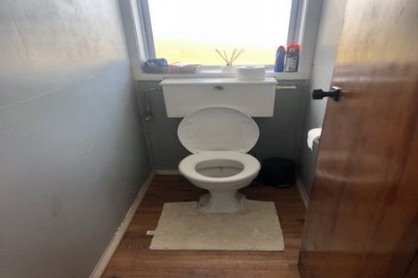 Photo of property in 2 Sutton Place, Hawera, 4610