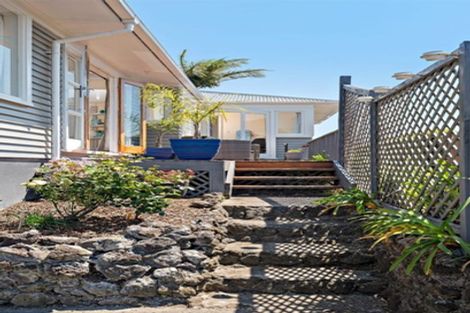 Photo of property in 90 Gloria Avenue, Te Atatu Peninsula, Auckland, 0610