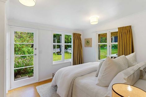 Photo of property in 42 Field Way, Waikanae Beach, Waikanae, 5036