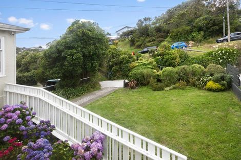 Photo of property in 36 Miles Crescent, Newlands, Wellington, 6037