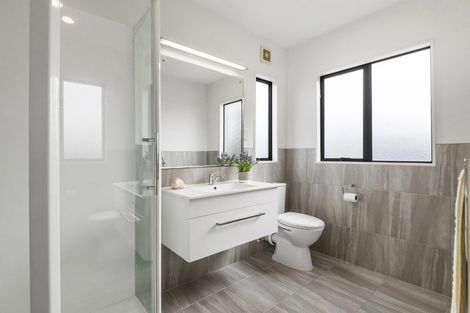 Photo of property in 2/8 Bundoran Way, Pinehill, Auckland, 0632