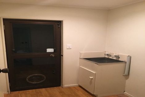 Photo of property in 17 Fernhaven Grove, Newlands, Wellington, 6037