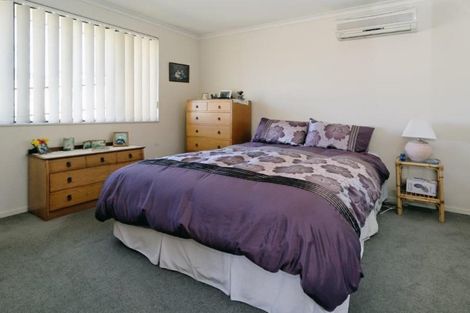 Photo of property in 2 Plumstead Rise, Glen Eden, Auckland, 0602