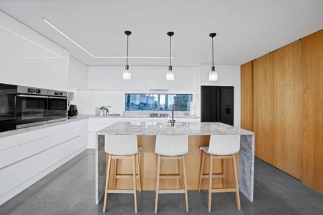 Photo of property in 30 Bayly Road, Moturoa, New Plymouth, 4310