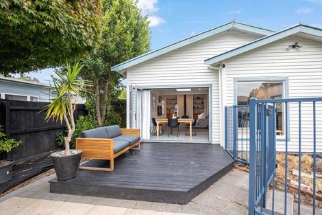 Photo of property in 16 Riverview Street, Beckenham, Christchurch, 8023