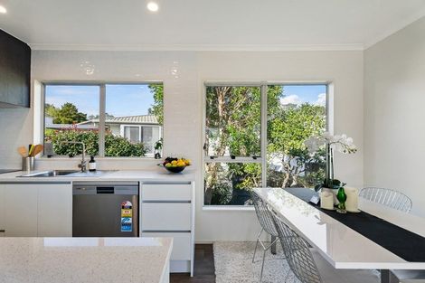 Photo of property in 2/4 Clare Place, Glenfield, Auckland, 0629
