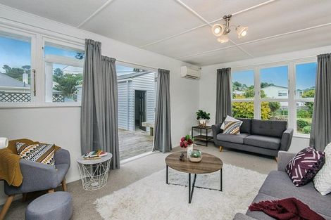 Photo of property in 15 Morgan Street, Johnsonville, Wellington, 6037