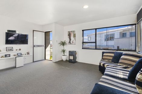 Photo of property in 11 Imperial Place, Henderson, Auckland, 0612