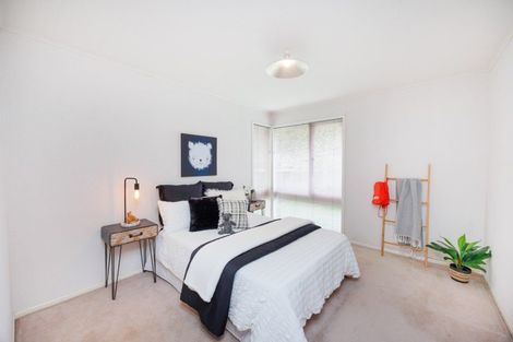 Photo of property in 17 Chilton Grove, Hokowhitu, Palmerston North, 4410