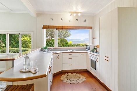 Photo of property in 102 Nevay Road, Karaka Bays, Wellington, 6022
