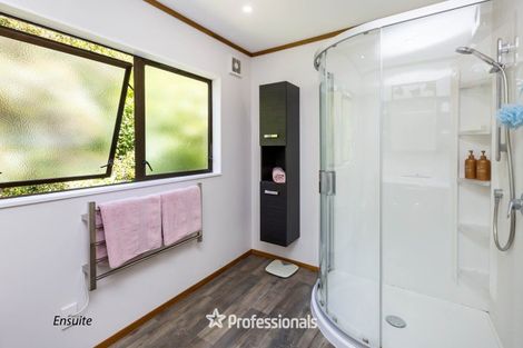 Photo of property in 8 King Charles Drive, Kingsley Heights, Upper Hutt, 5018