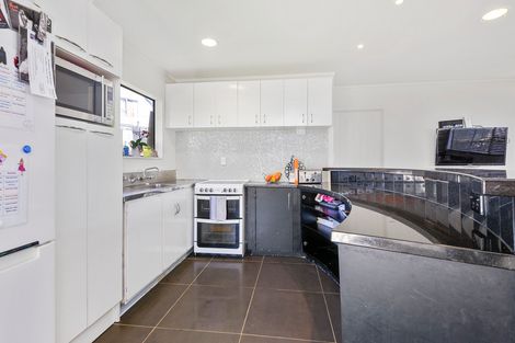 Photo of property in 11 Imperial Place, Henderson, Auckland, 0612