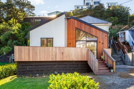 Photo of property in 51 Jackson Street, Island Bay, Wellington, 6023