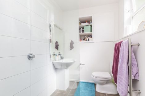 Photo of property in 27 Garden Road, Northland, Wellington, 6012