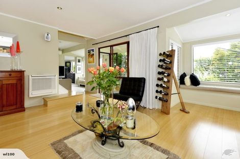 Photo of property in 15 Sunnynook Road, Forrest Hill, Auckland, 0620
