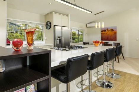 Photo of property in 84 Kittiwake Drive, Schnapper Rock, Auckland, 0632