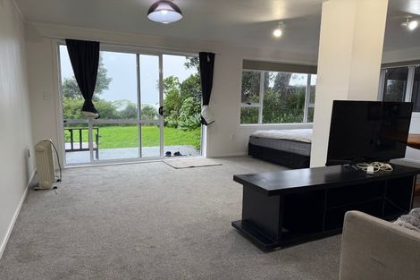 Photo of property in 117 Pupuke Road, Northcote, Auckland, 0627