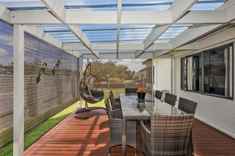 Photo of property in 12 Knightsbridge Place, Taradale, Napier, 4112