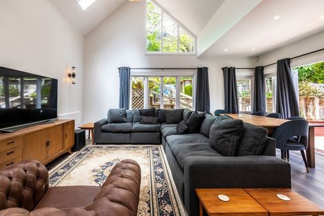 Photo of property in 210 Oriental Parade, Oriental Bay, Wellington, 6011