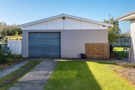 Photo of property in 8 Balmoral Street, Waimate, 7924