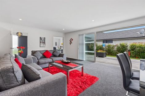 Photo of property in 93 Sandhurst Drive, Papamoa Beach, Papamoa, 3118