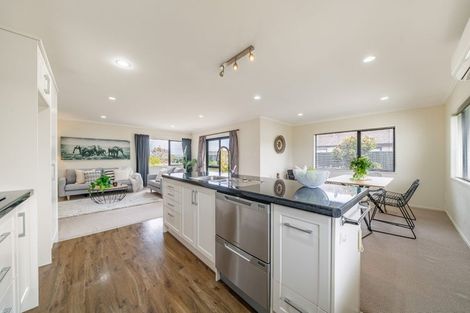 Photo of property in 48 Sunstone Crescent, Brown Owl, Upper Hutt, 5018