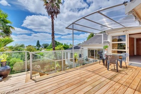 Photo of property in 1/8 Sunset Road, Unsworth Heights, Auckland, 0632