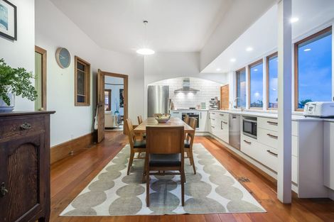 Photo of property in 25 Garden Road, Northland, Wellington, 6012