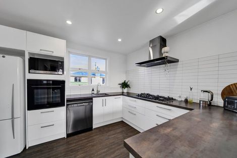 Photo of property in 11 Manawapou Road, Hawera, 4610