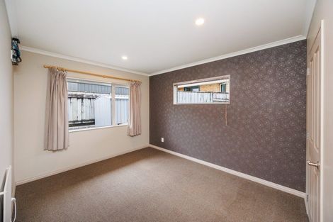 Photo of property in 27 Johnstone Drive, Fitzherbert, Palmerston North, 4410