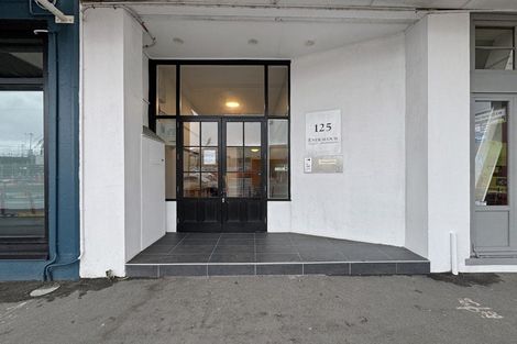 Photo of property in Endeavour Apartments, 19/125u Thorndon Quay, Pipitea, Wellington, 6011
