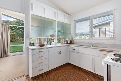 Photo of property in 25 Churton Drive, Churton Park, Wellington, 6037