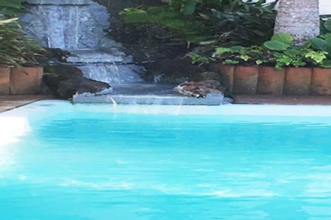 Photo of property in 7 Girrahween Drive, Totara Vale, Auckland, 0629